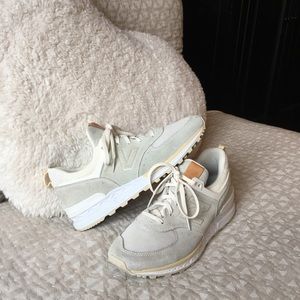 Women’s New Balance Sneakers Size 7